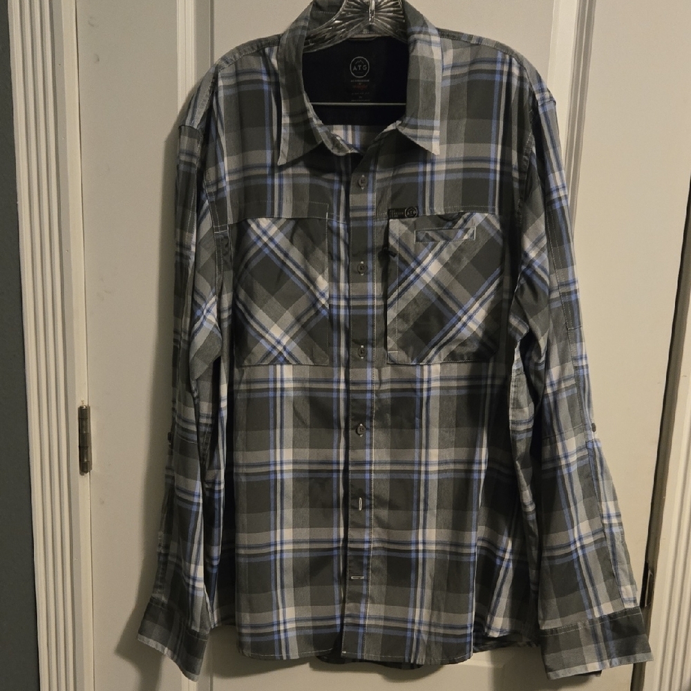 Wrangler Gray and Blue Plaid Button Down Shirt ATG